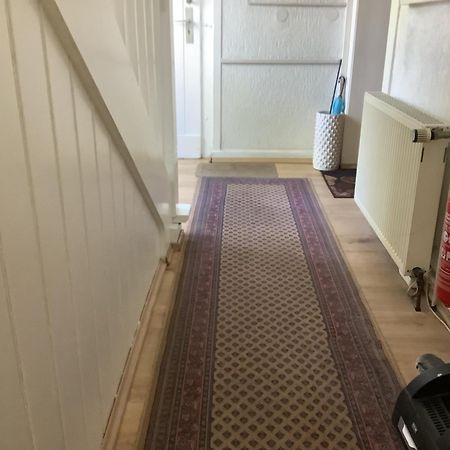 Schoenes Doppelbettzimmer Im Untergeschoss Inkl Parkplatz Nach Verfuegbarkeit Essen Exterior photo