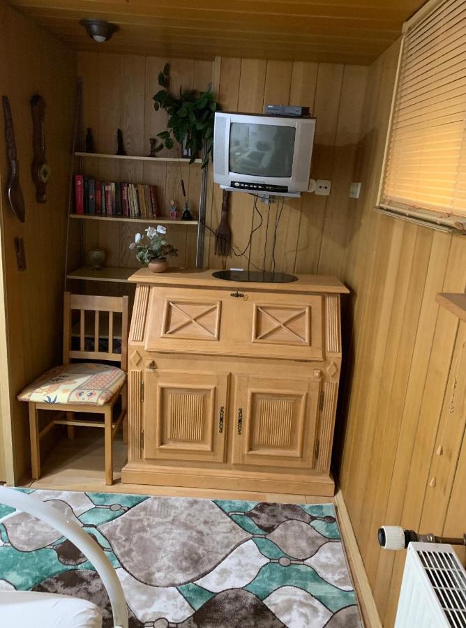 Schoenes Doppelbettzimmer Im Untergeschoss Inkl Parkplatz Nach Verfuegbarkeit Essen Exterior photo